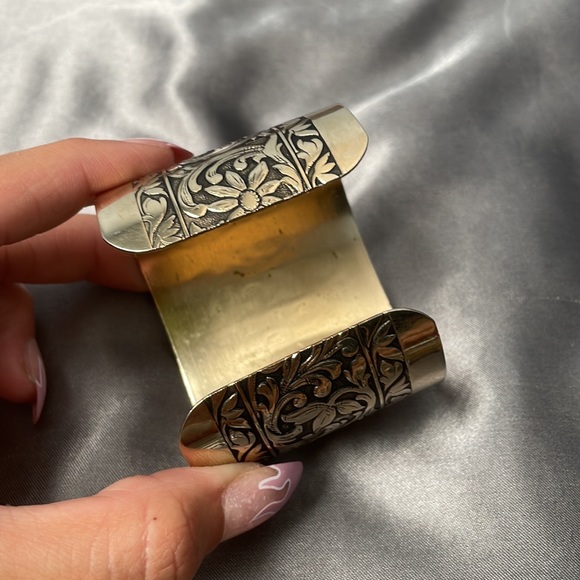 Vintage gold metal cuff bracelet with Onyx stone - Picture 6 of 6